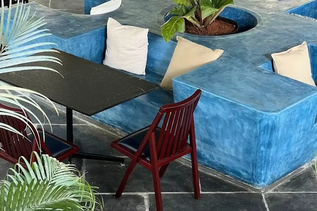 The vibe at Roy's Cafe