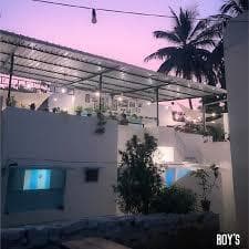 Roy's Cafe vibe